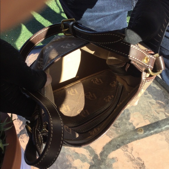 Small Dooney and Burke handbag - Picture 3 of 4